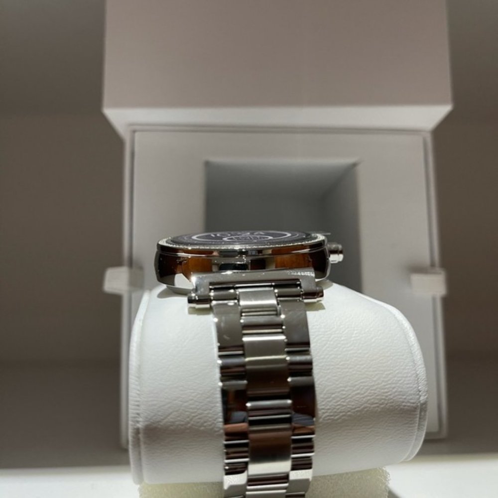 Brand New &Auth Michael Kors Smart Watch Silver - Picture 4 of 6